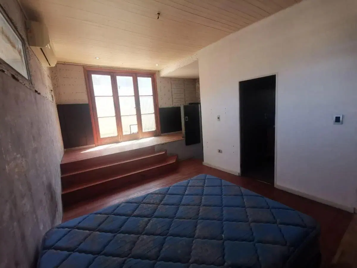 Casa en venta - 5 Dormitorios 3 Baños - Cochera - 277Mts2 - Lanús Oeste 2