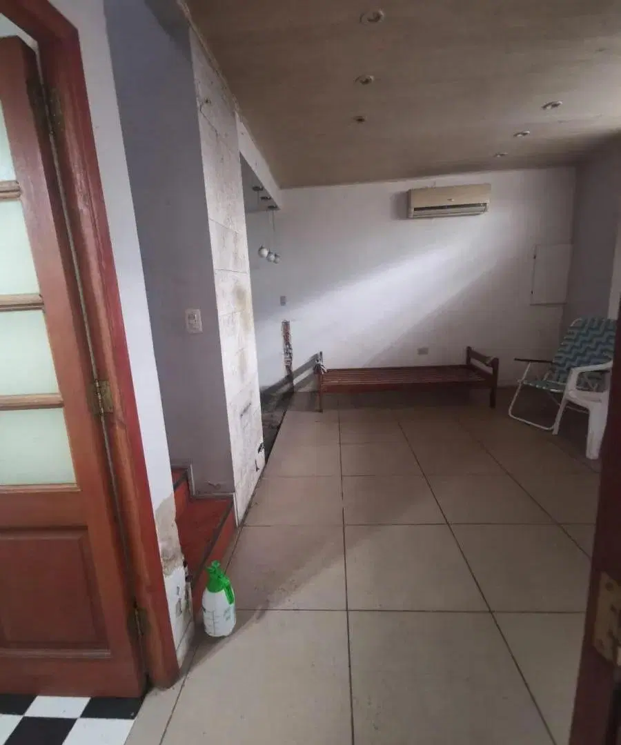 Casa en venta - 5 Dormitorios 3 Baños - Cochera - 277Mts2 - Lanús Oeste 3