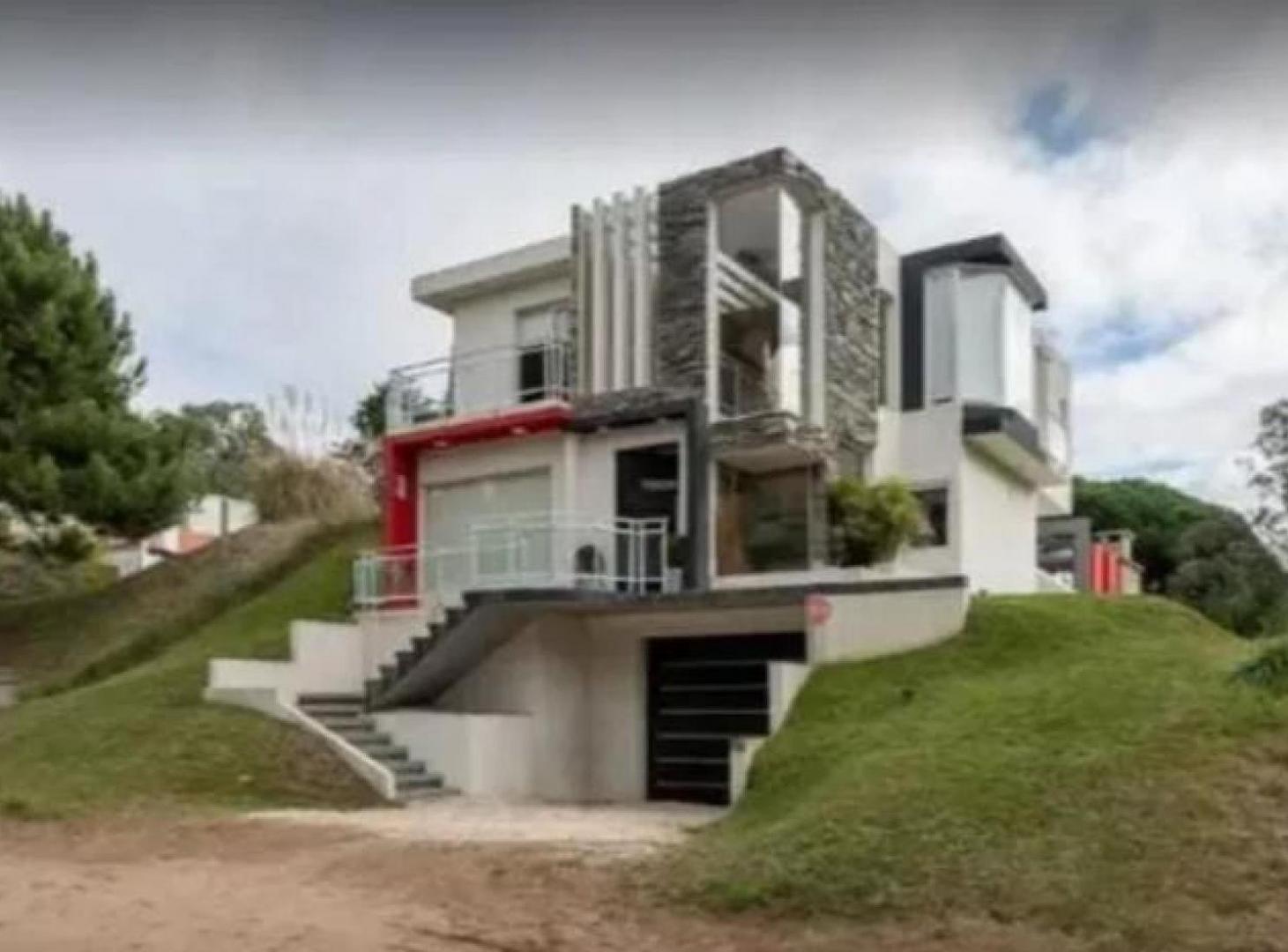 Casa en alquiler temporario - 3 Dormitorios 3 Baños - Cochera - 490Mts2 - Valeria del Mar