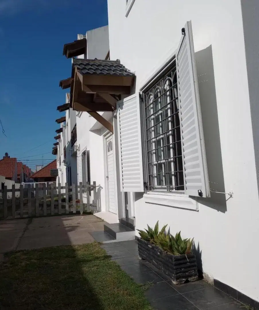 Dúplex en venta - 3 Dormitorios 2 Baños - Cocheras - 78Mts2 - Mar del Tuyú 1