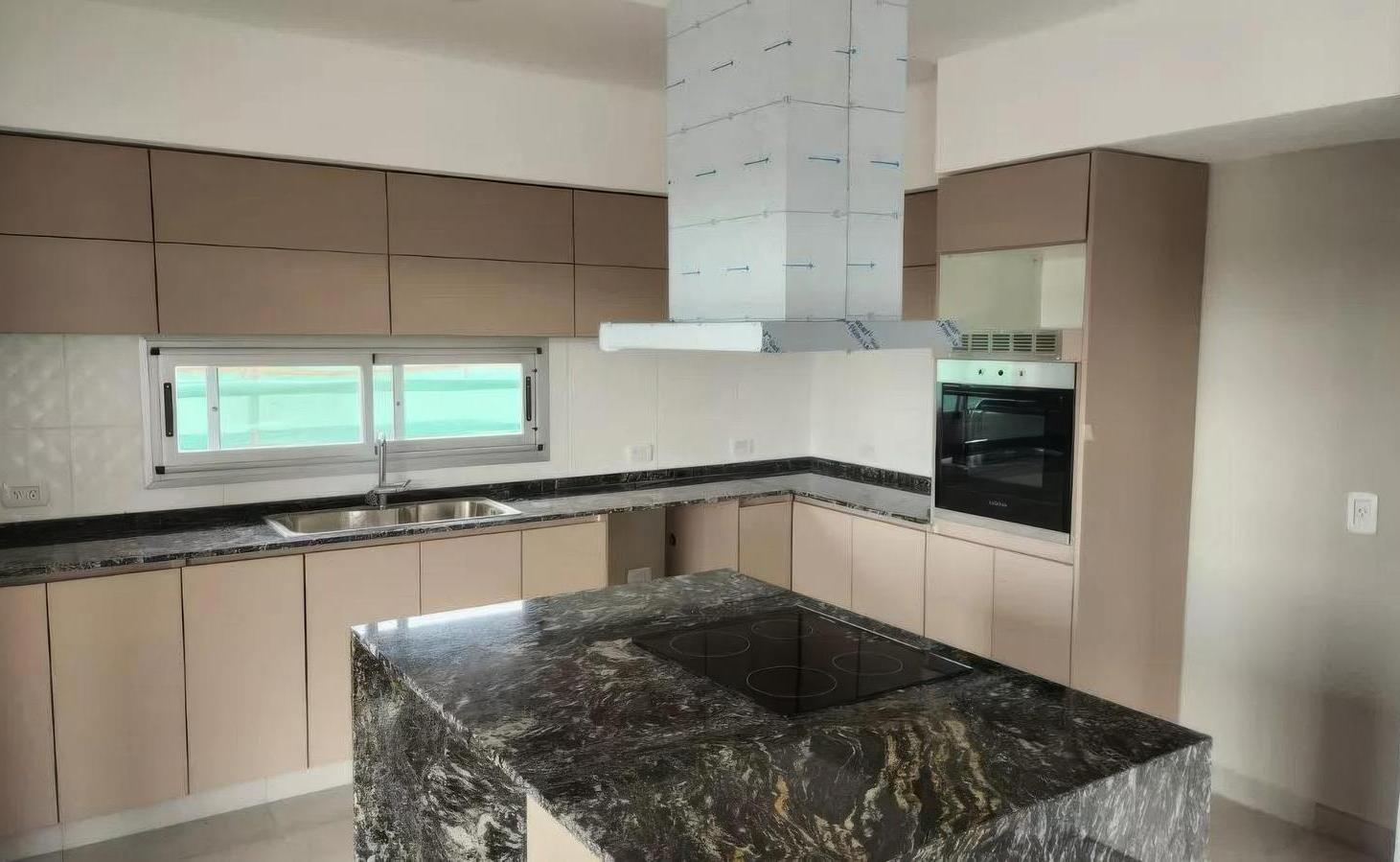 Casa en venta - 3 Dormitorios 4 Baños - Cocheras - 700Mts2 - El Rebenque, Presidente Perón, Guernica