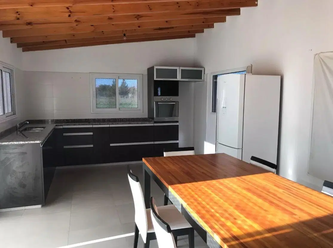 Casa venta  3 dormitorios 1 baño Patio y pileta - 6000 mts2 -  Abasto 2