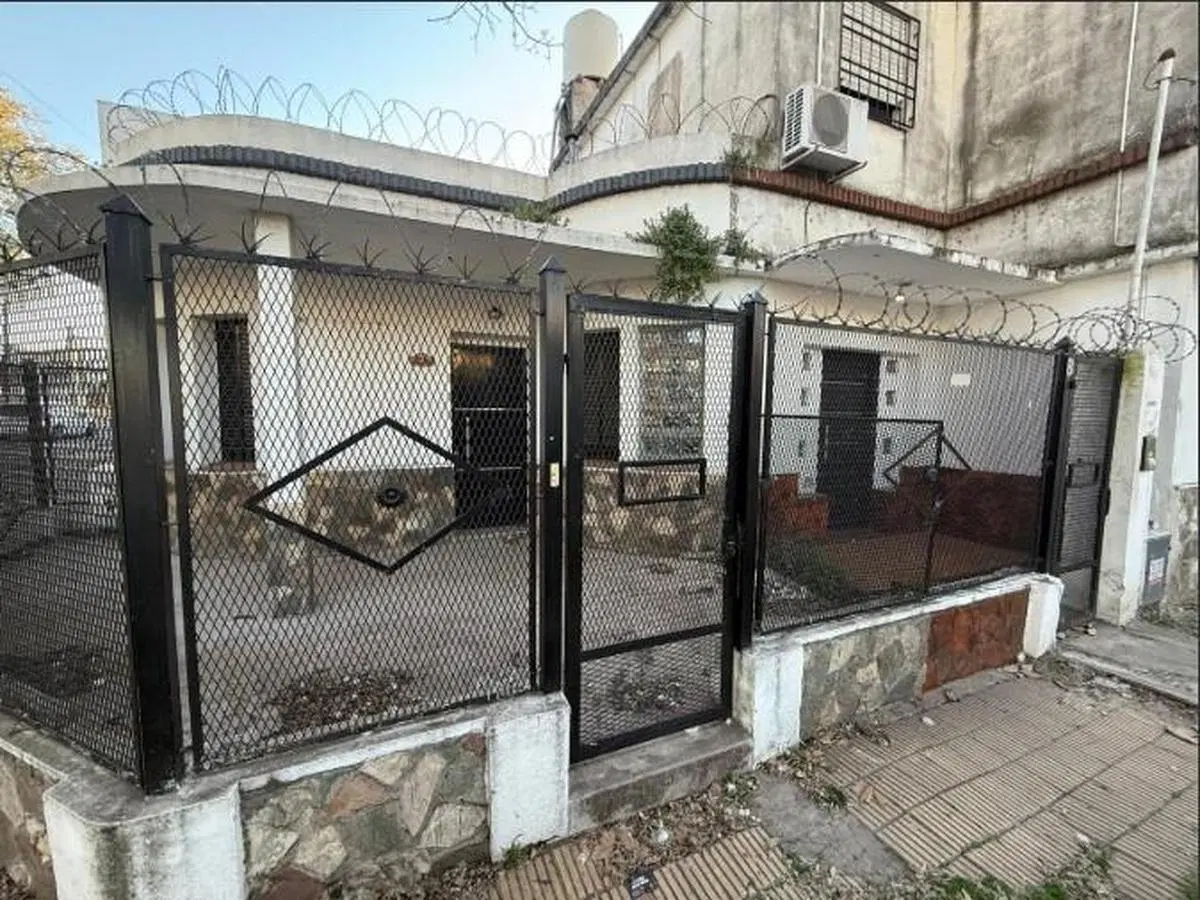 Casa multifamiliar en venta - 201Mts2 - Bernal 5