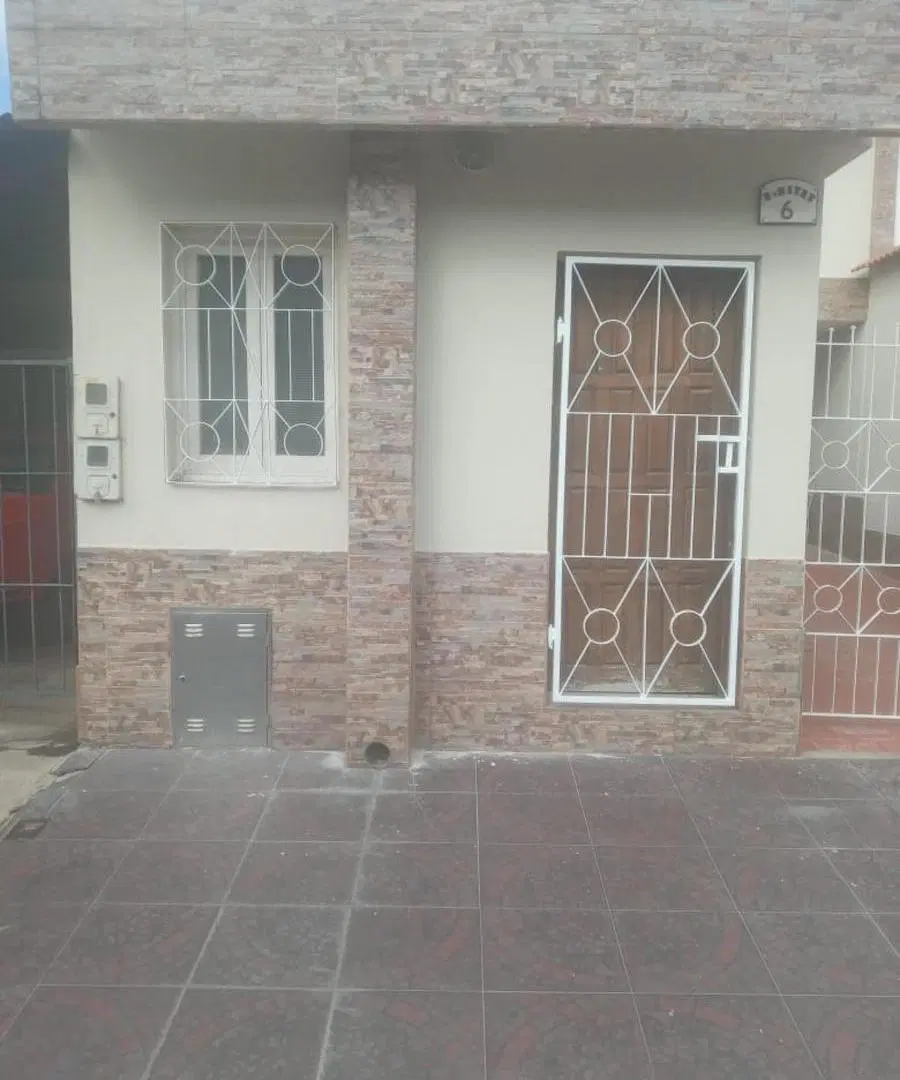 Casa en venta - 5 Dormitorios 2 Baños - Lules 2