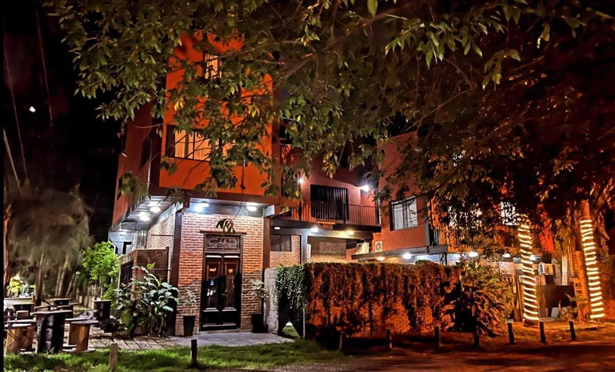 Edificio Comercial en venta - 4 Departamentos 2 Locales - 500Mts2 - Canning 3