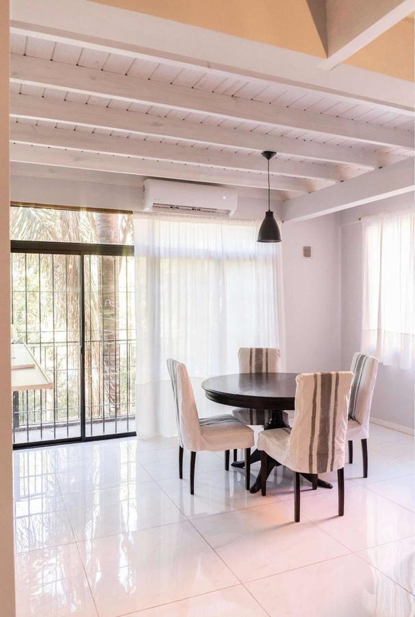 Edificio Comercial en venta - 4 Departamentos 2 Locales - 500Mts2 - Canning