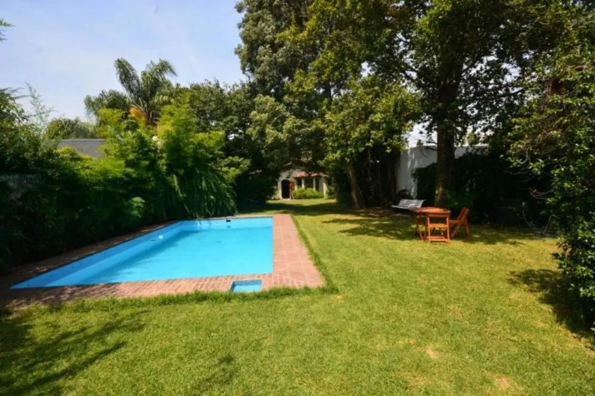 Casa en venta - 2 Dormitorios 2 Baño - 671mts2 - City Bell 2