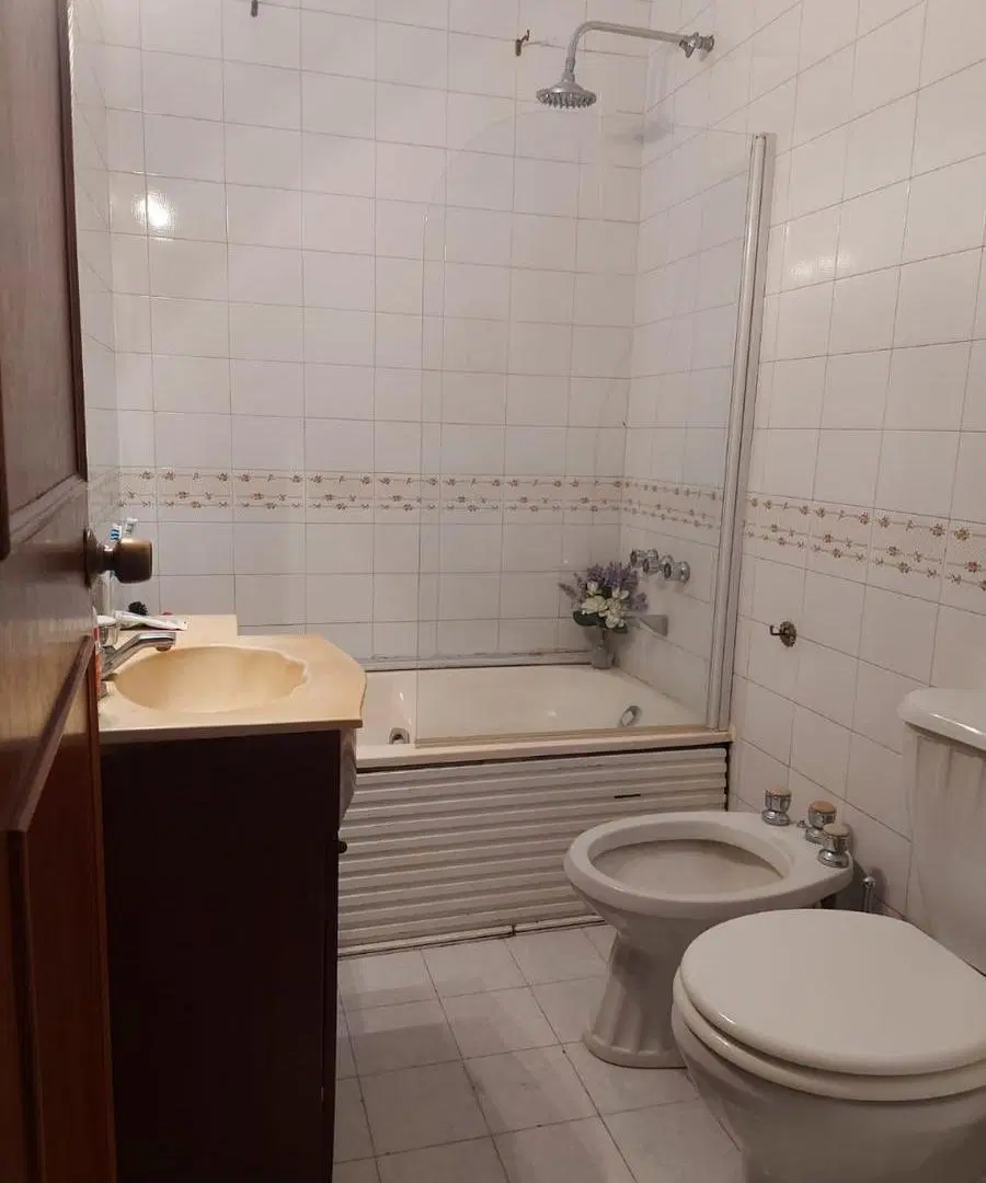 Casa en venta - 3 Dormitorios 3 Baños - Cochera - 235Mts2 - Castelar 5