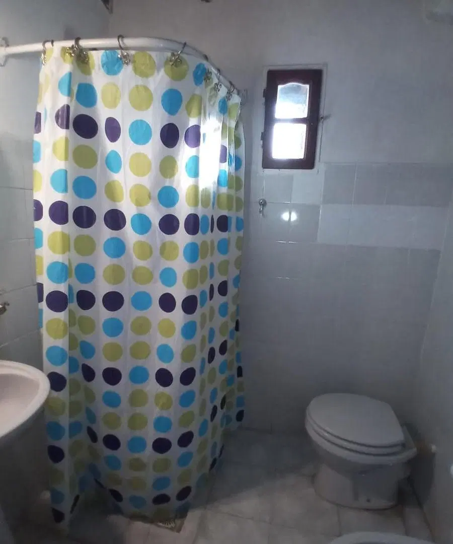 Casa en venta - 3 Dormitorios 3 Baños - Cochera - 235Mts2 - Castelar 4