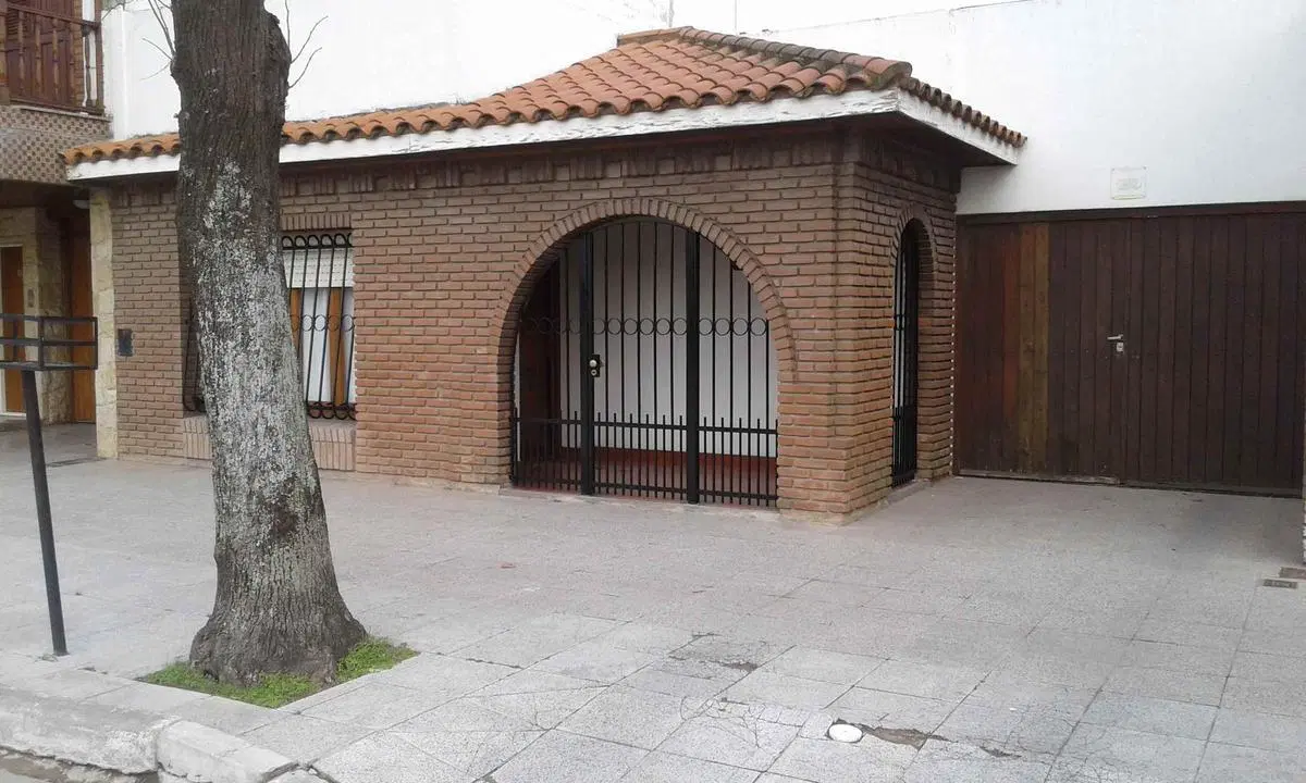 Casa en venta - 3 dormitorios 3 baños - 100mts2 - Necochea 3