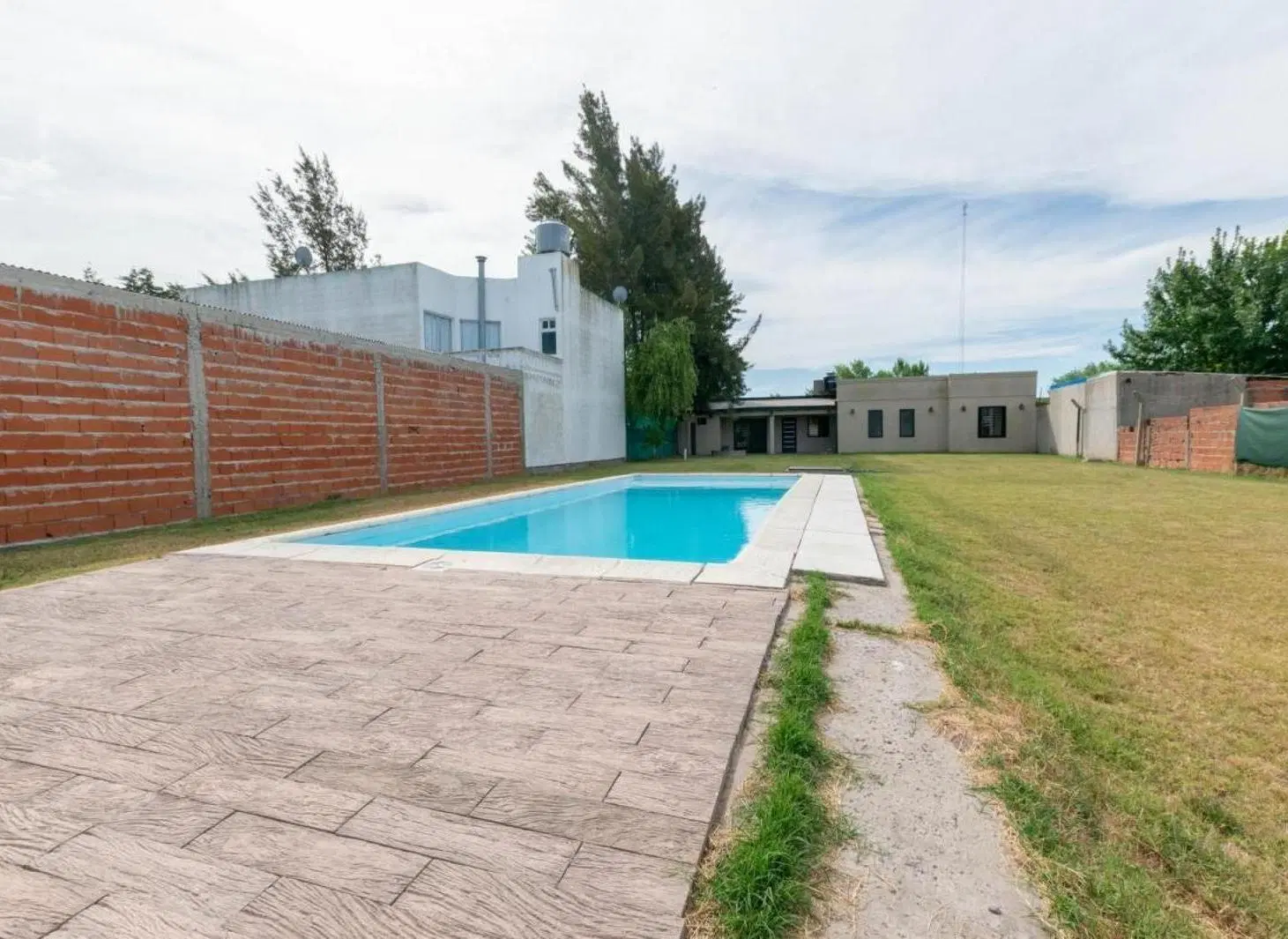 Casa en venta - 1 Dormitorio 2 Baños - Sicardi 3