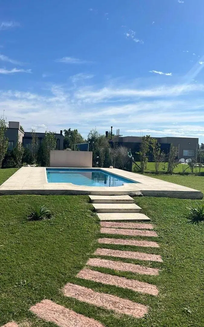 Casa en venta - 3 Dormitorios 3 Baños - Canning 2