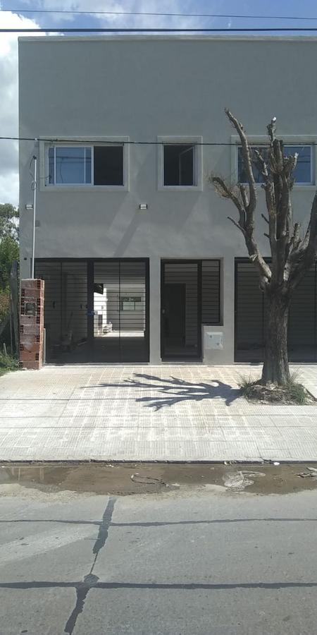 Dúplex en venta - 2 Dormitorios 1 Baño - Cochera - 83 mts2 - Los Hornos, La Plata