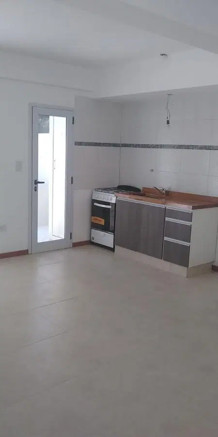 Dúplex en venta - 2 Dormitorios 1 Baño - Cochera - 83 mts2 - Los Hornos, La Plata 5