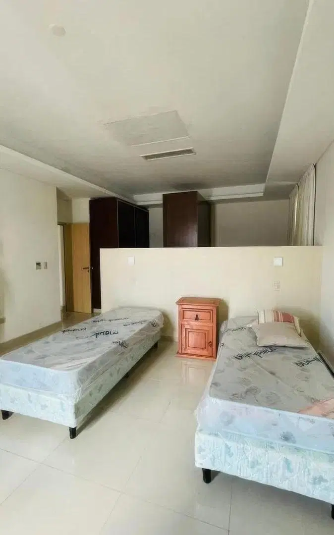 Casa en venta - 5 dormitorios 5 baños - 1000mts2 - Villa del Lago, Villa Carlos Paz 5