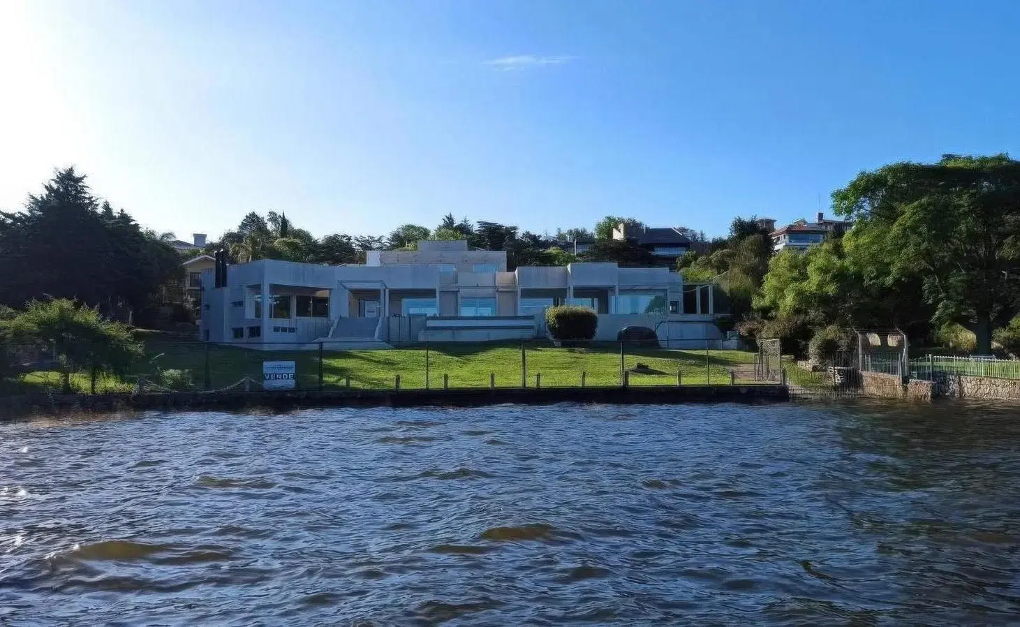 Casa en venta - 5 dormitorios 5 baños - 1000mts2 - Villa del Lago, Villa Carlos Paz 2