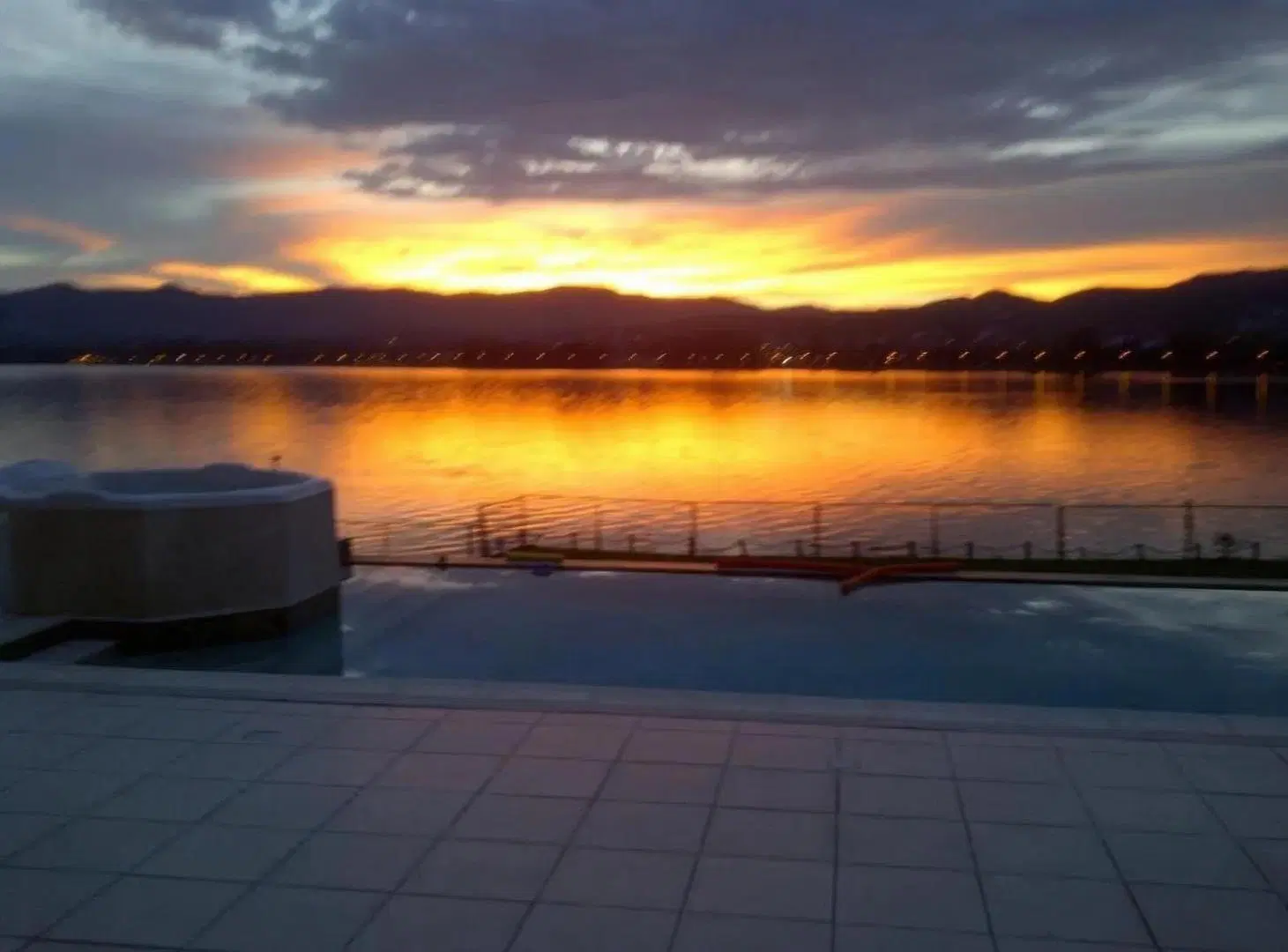 Casa en venta - 5 dormitorios 5 baños - 1000mts2 - Villa del Lago, Villa Carlos Paz 3