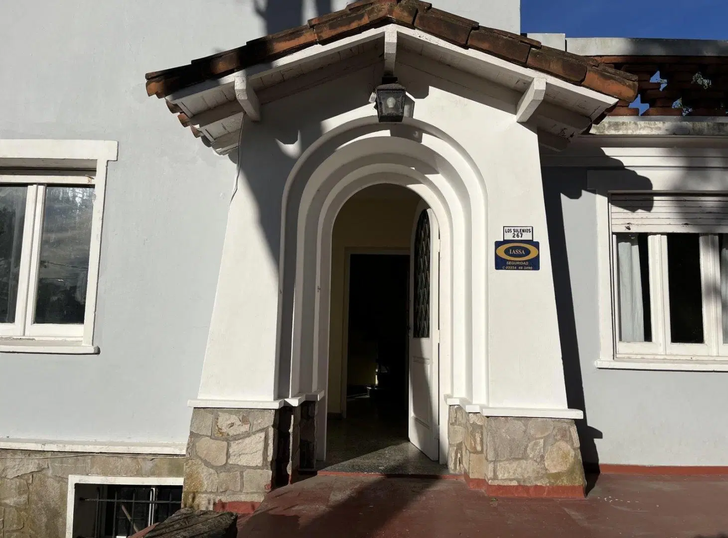Casa en venta - 6 Dormitorios 4 Baños - 296mts2 - Pinamar 2