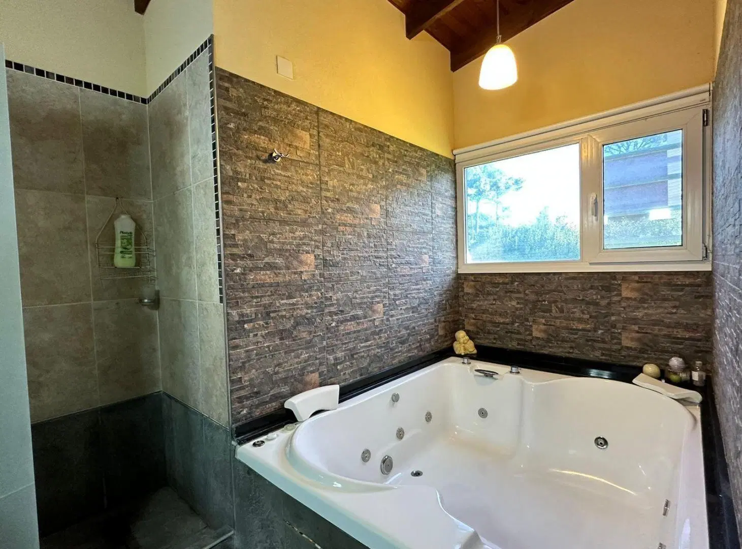 Casa en venta - 5 Dormitorios 3 Baños - 940mts2 - Pinamar 3