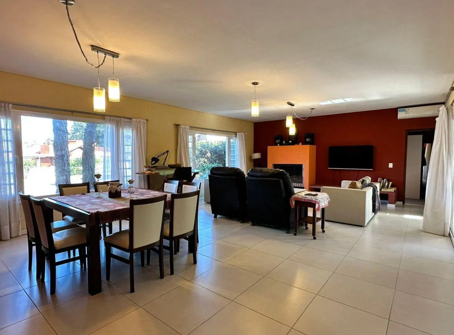 Casa en venta - 5 Dormitorios 3 Baños - 940mts2 - Pinamar 2