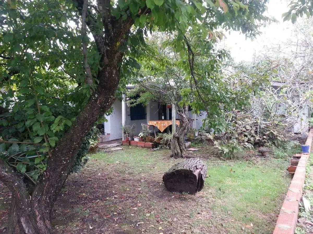Casa en venta - 2 dormitorios 1 baño y cochera - 837 mts 2 totales- City Bell 4