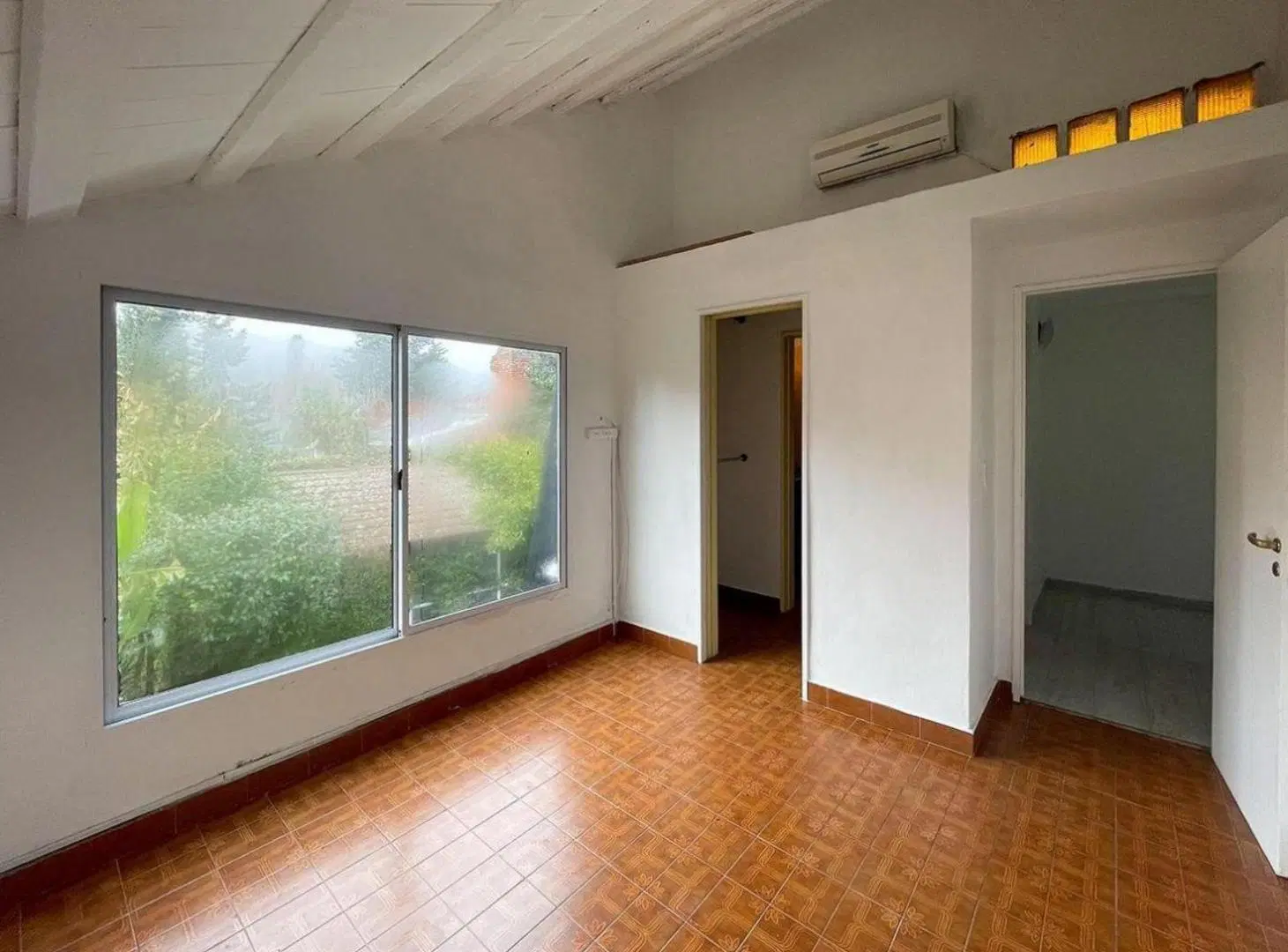 Casa en venta - 2 Dormitorios 2 Baños - 300Mts2 - Berazategui 5