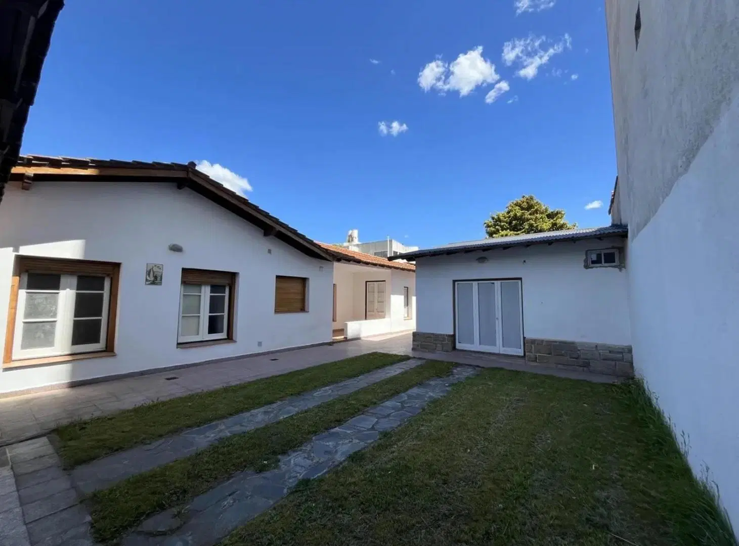 Propiedad multifamiliar en venta - 7 Dormitorios 8 Baños - Miramar 5