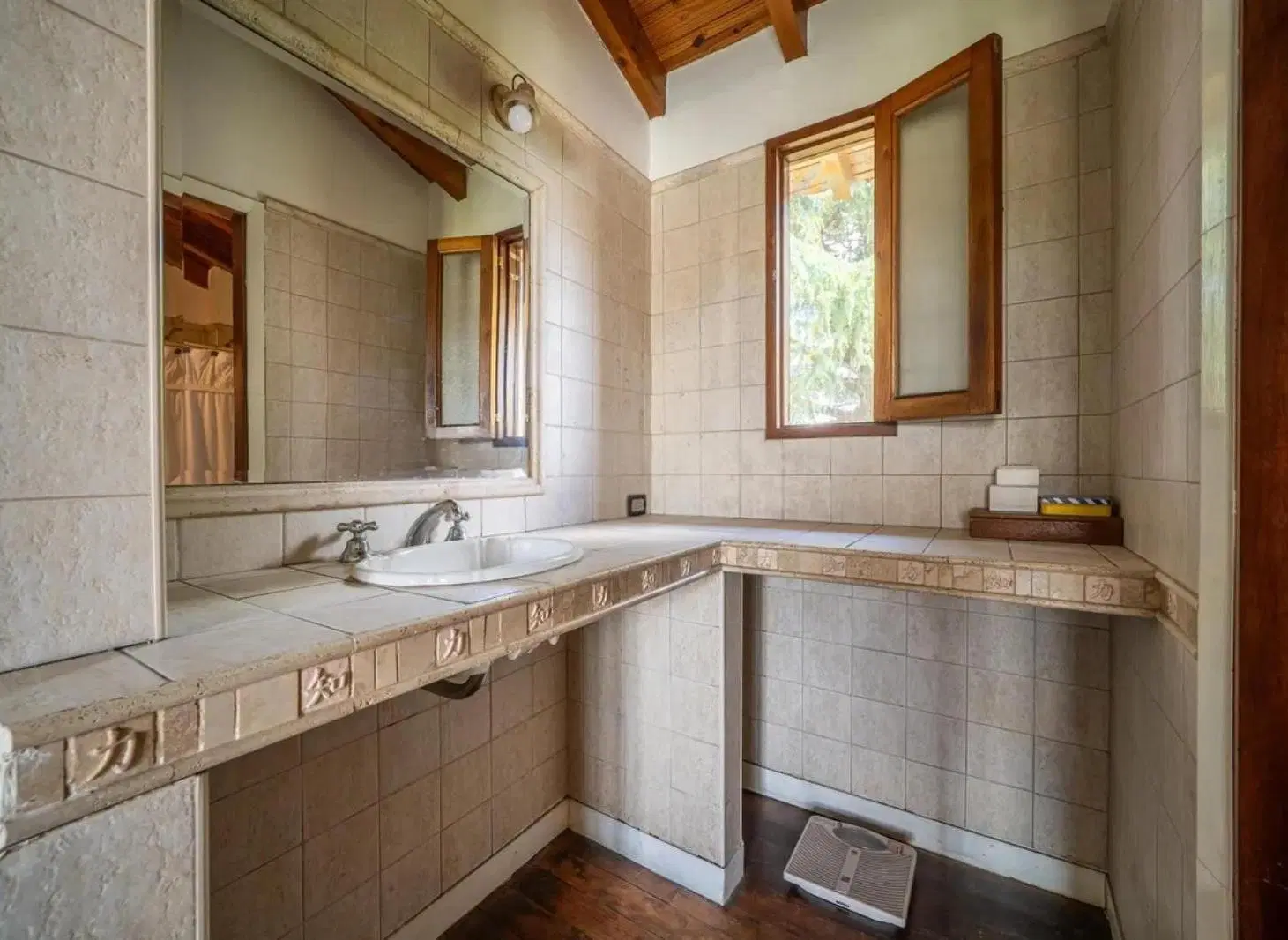 Casa en venta - 4 Dormitorios 3 Baños - Ezeiza 3