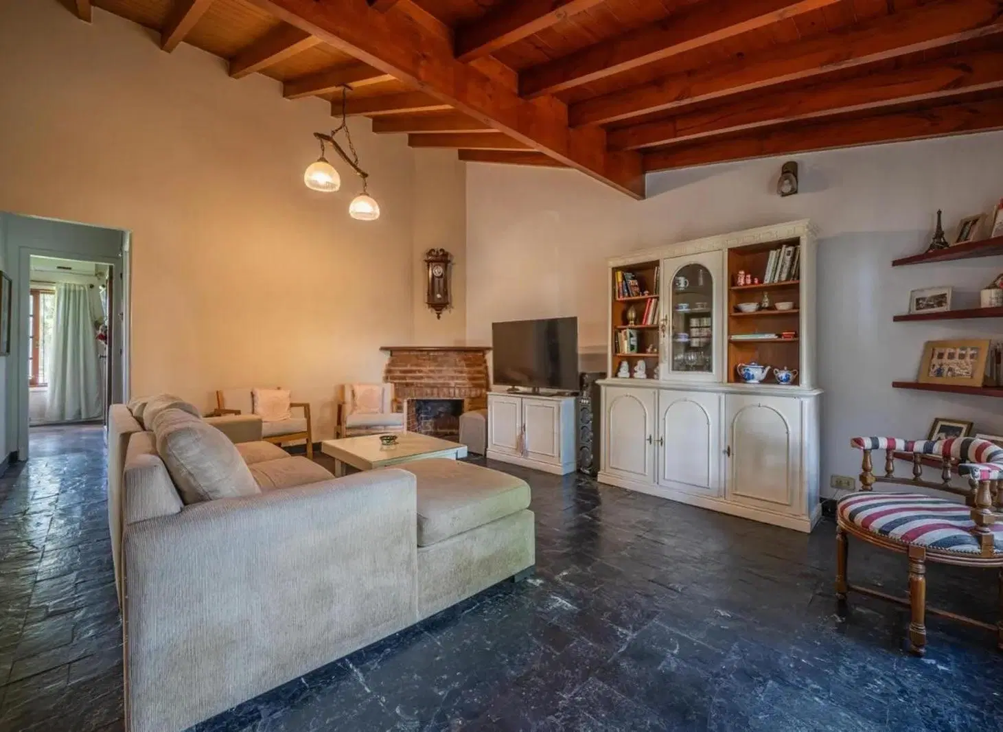 Casa en venta - 4 Dormitorios 3 Baños - Ezeiza 5