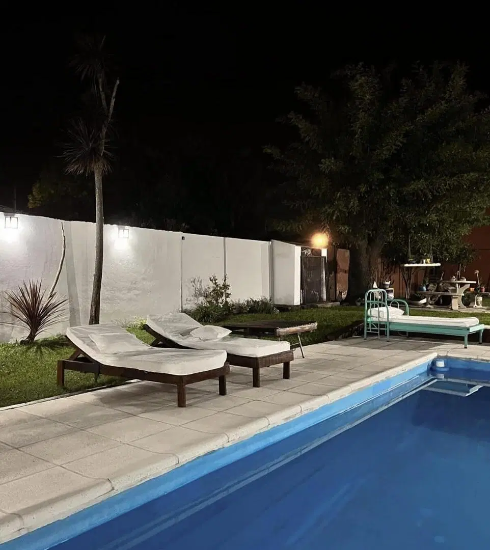 Casa de 3 Dormitorios 2 Baños, cochera pasante, jardín y pileta - Tandil semicentro 3