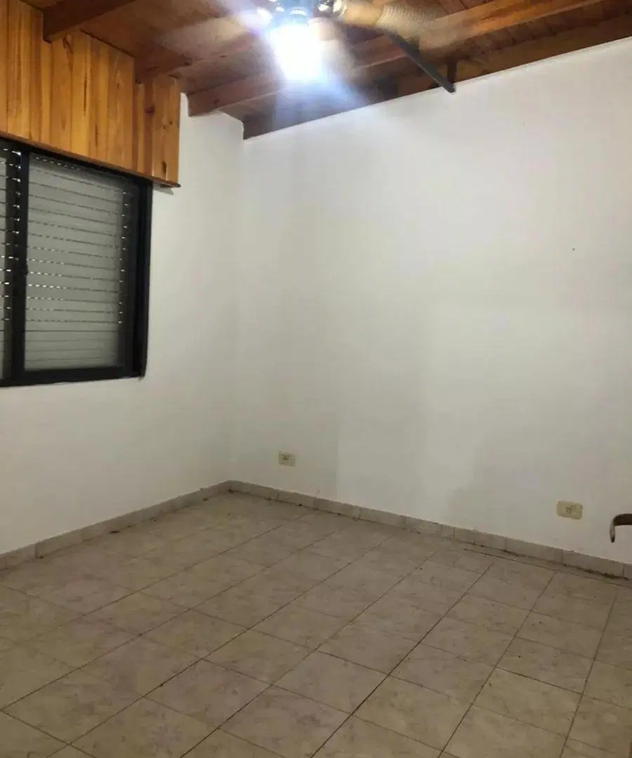 Casas en venta - 4 Dormitorios 2 Baños - Cocheras - 300Mts2 - Ituzaingó 4