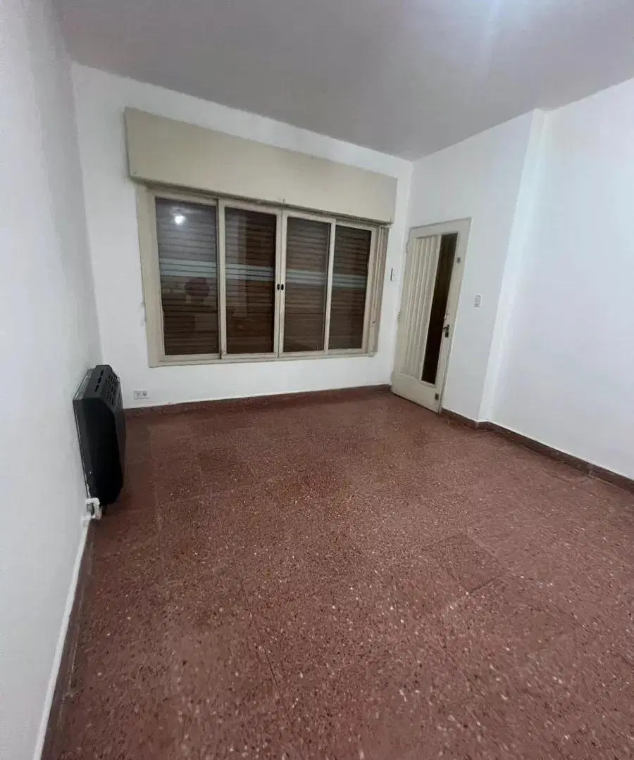 Casas en venta - 4 Dormitorios 2 Baños - Cocheras - 300Mts2 - Ituzaingó 5
