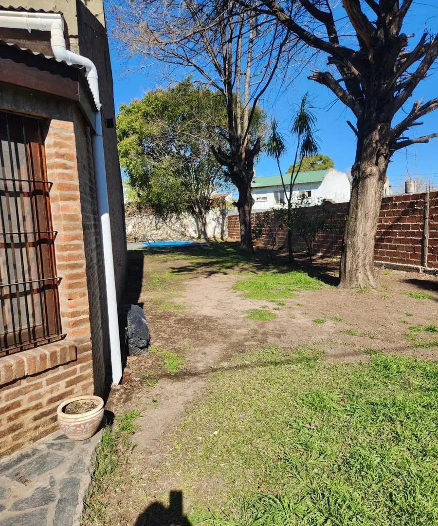 Casa en venta - 4 Dormitorios 2 Baños - 660mts2 - Ingeniero Adolfo Sourdeaux 5