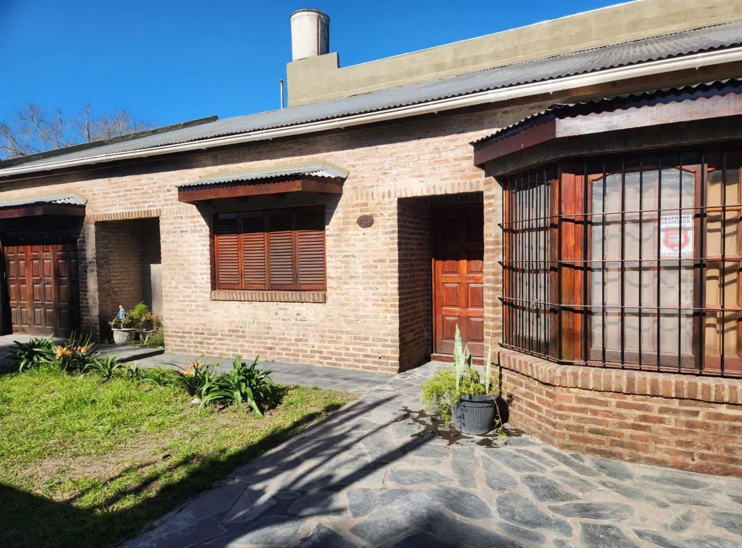 Casa en venta - 4 Dormitorios 2 Baños - 660mts2 - Ingeniero Adolfo Sourdeaux 4