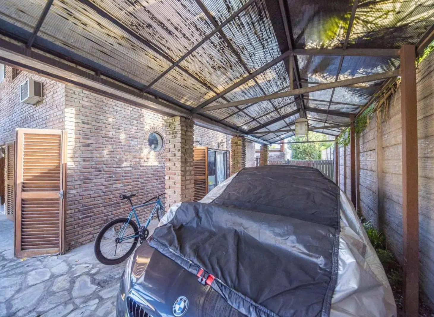 Casa en venta - 6 Dormitorios 5 Baños - Cocheras - San Miguel 3