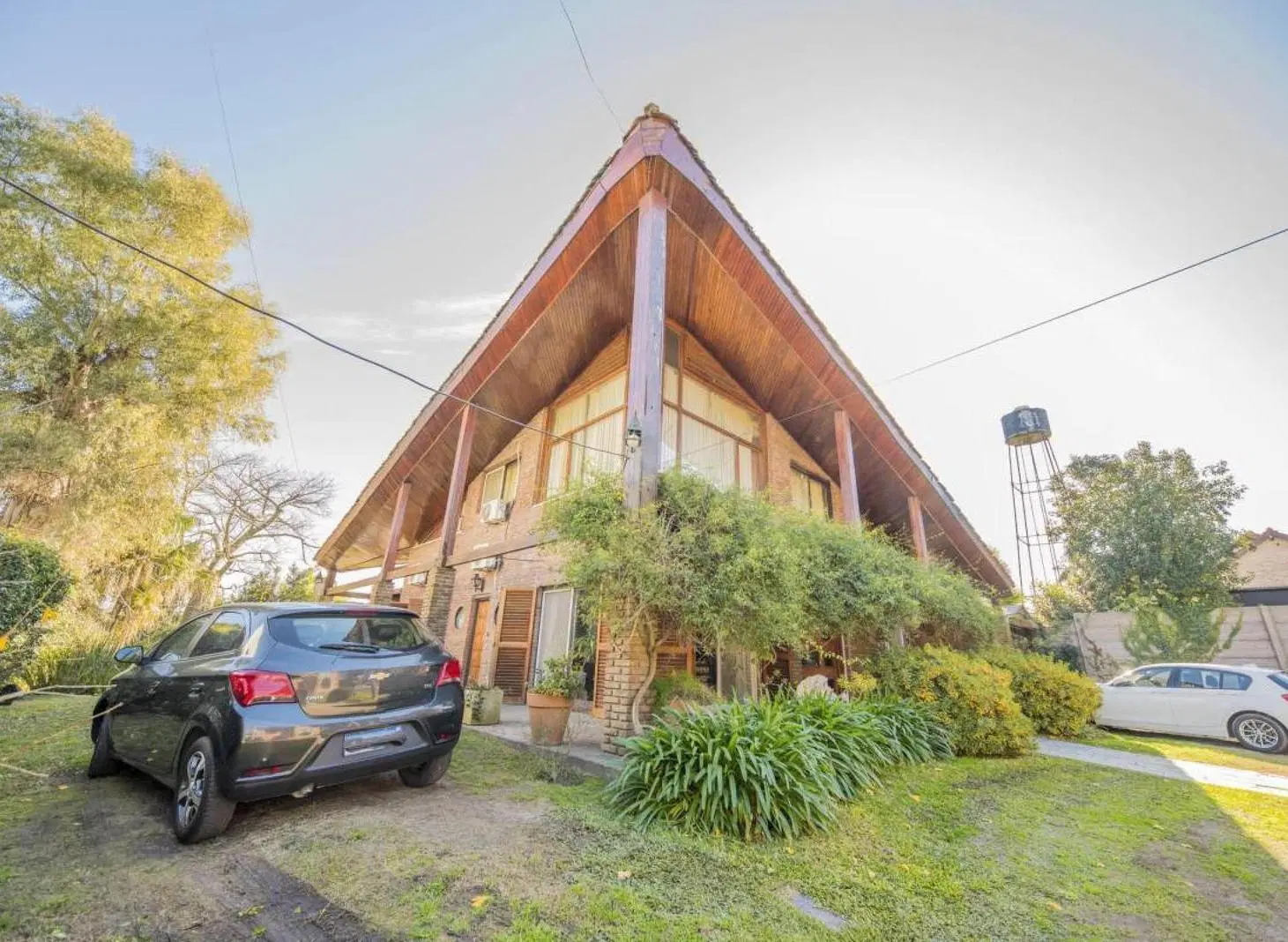 Casa en venta - 6 Dormitorios 5 Baños - Cocheras - San Miguel 1