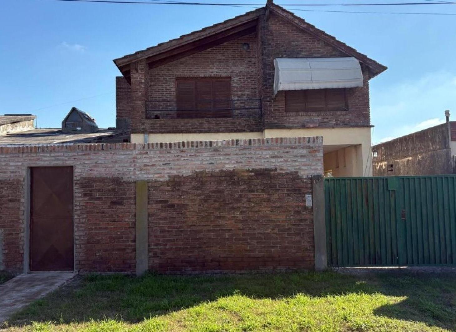 Casa en venta - 4 Dormitorios 2 Baños - Pergamino