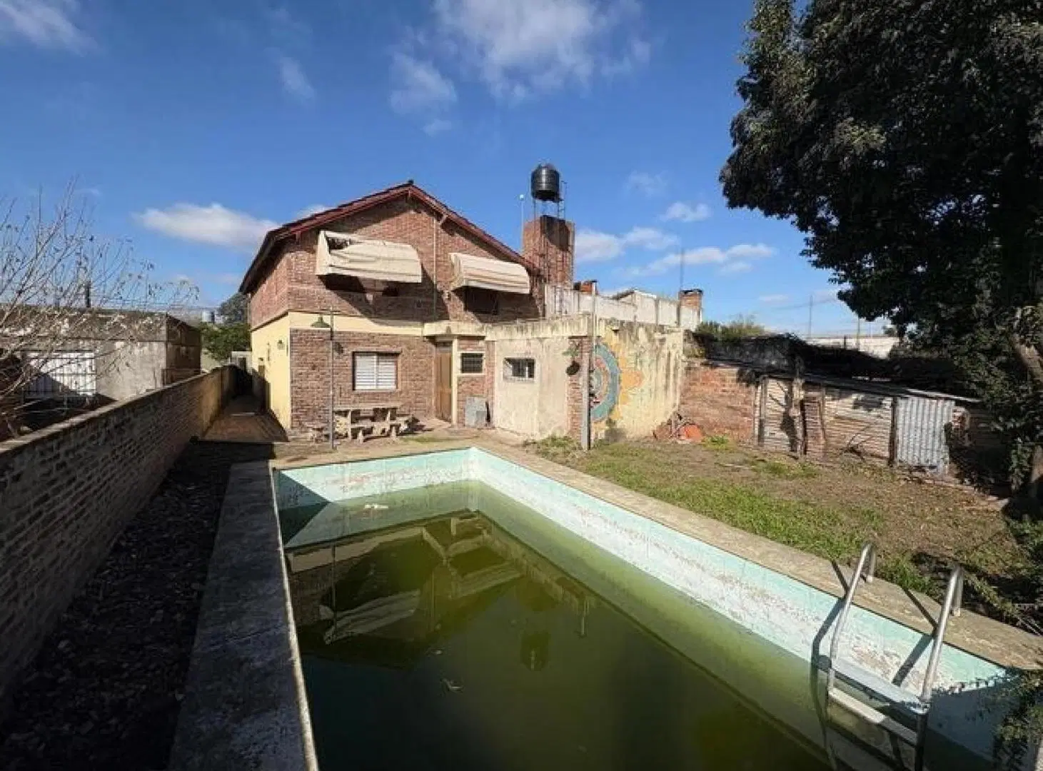 Casa en venta - 4 Dormitorios 2 Baños - Pergamino 2