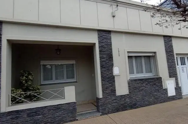 Casa en venta - 4 Dormitorios 2 Baños - Cochera - 300Mts2 - Laprida 1