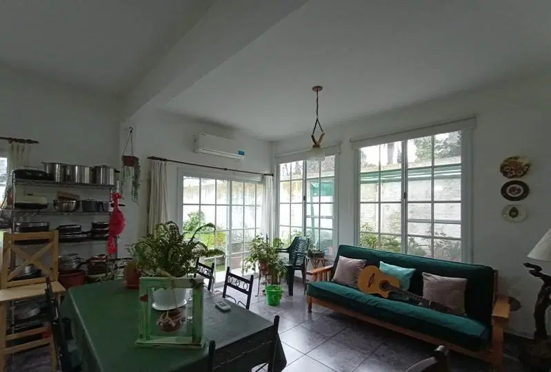 Casa en venta - 4 Dormitorios 2 Baños - Cochera - 300Mts2 - Laprida 4