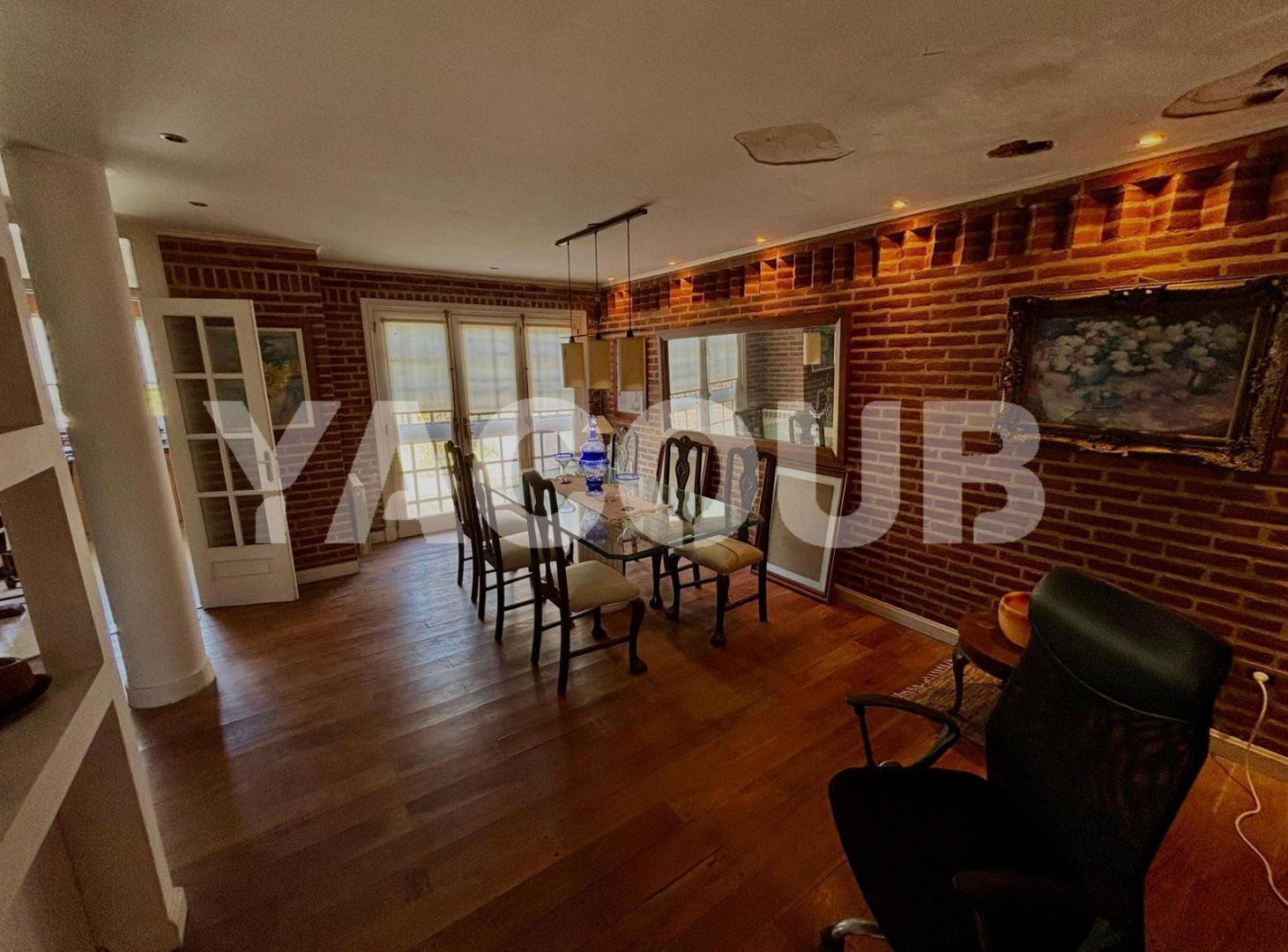 Foto de Casa en venta - 4 Dormitorios 4 Baños - Cocheras - Manuel B. Gonnet, imagen 3
