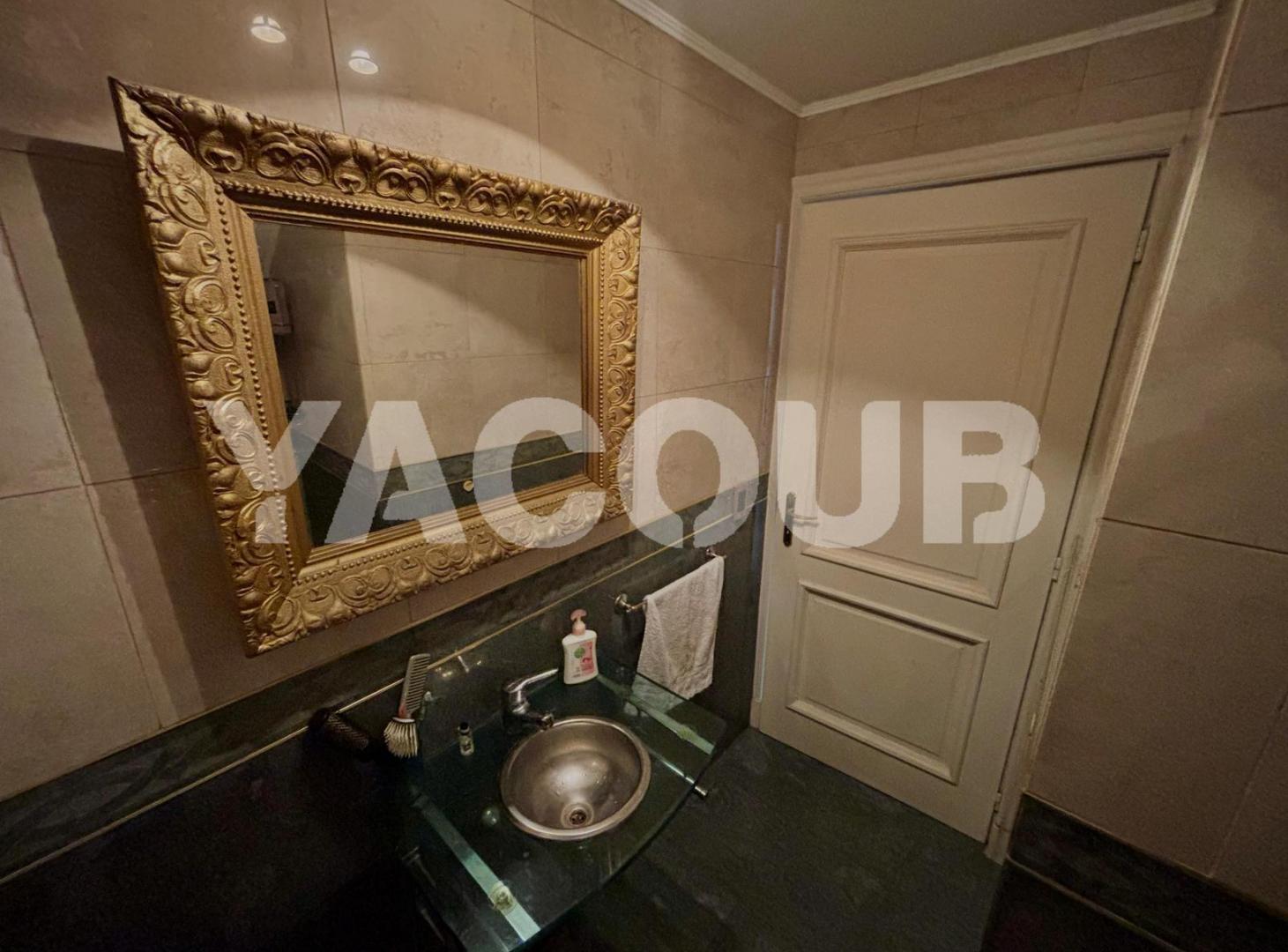 Foto de Casa en venta - 4 Dormitorios 4 Baños - Cocheras - Manuel B. Gonnet, imagen 2