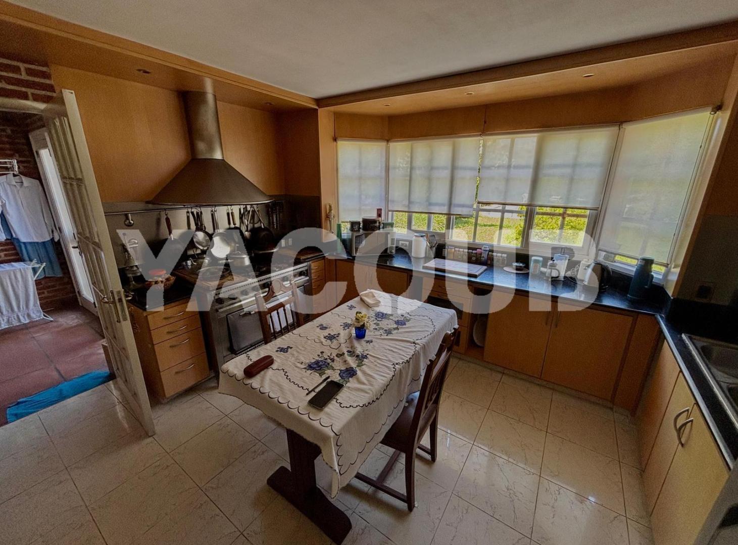 Foto de Casa en venta - 4 Dormitorios 4 Baños - Cocheras - Manuel B. Gonnet, imagen 4