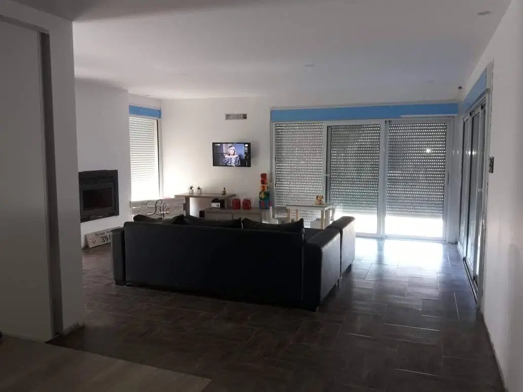 Casa en venta - 2 dormitorios 3 baños - 460mts2 - Bahía Blanca 3