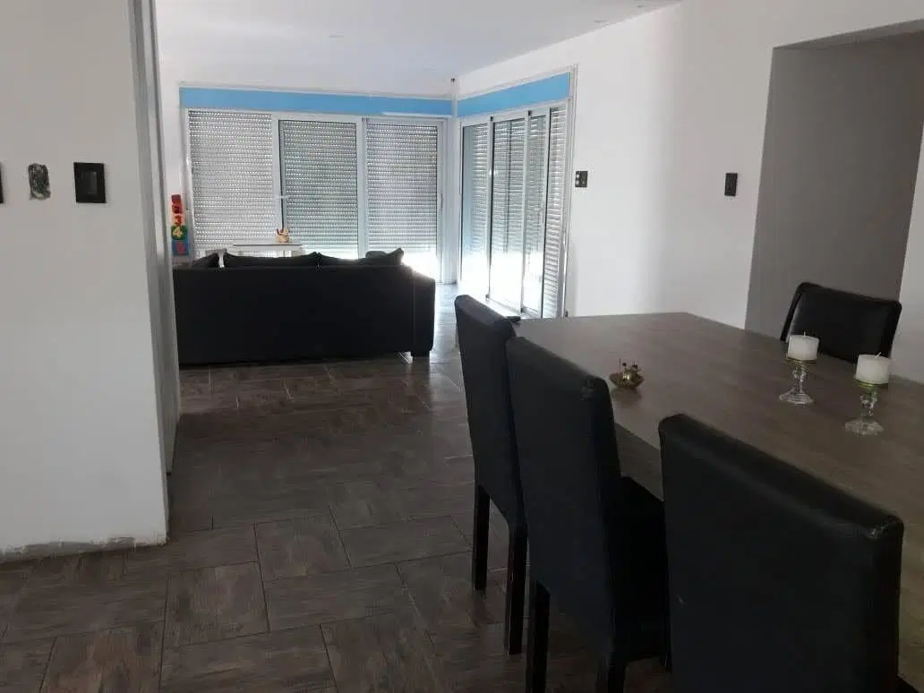 Casa en venta - 2 dormitorios 3 baños - 460mts2 - Bahía Blanca 2