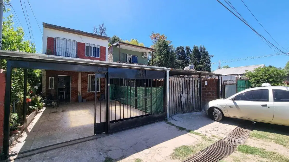 Casa en venta - 5 Dormitorios 3 Baños - Cochera - 200Mts2 - José C. Paz 4