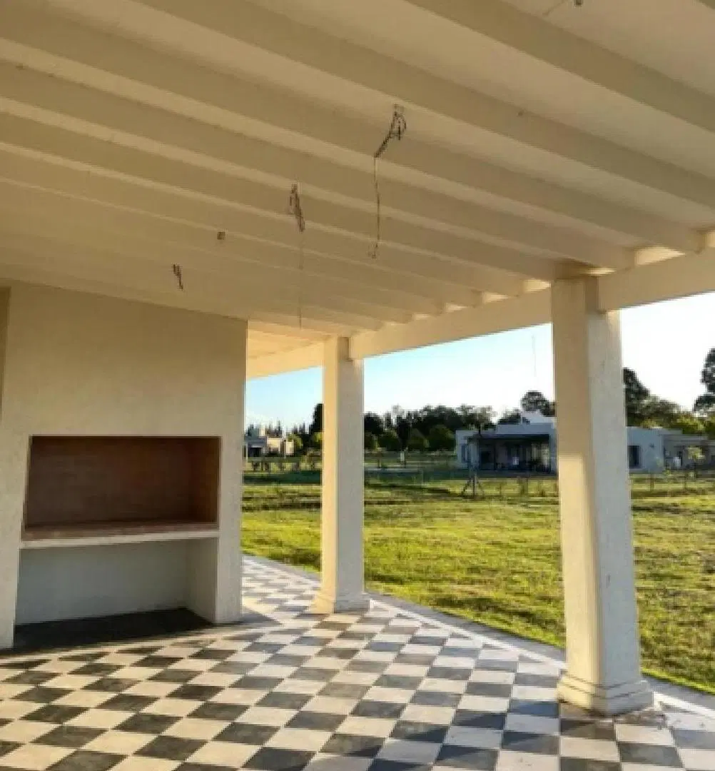 Casa en venta - 3 Dormitorios 3 Baños - Canning 8