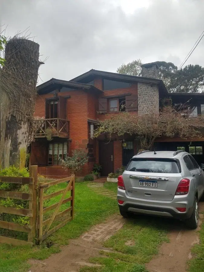 Casa en venta - 3 Dormitorios 3 Baños 2 Cocheras - 205 mts2 - Santa Teresita 3