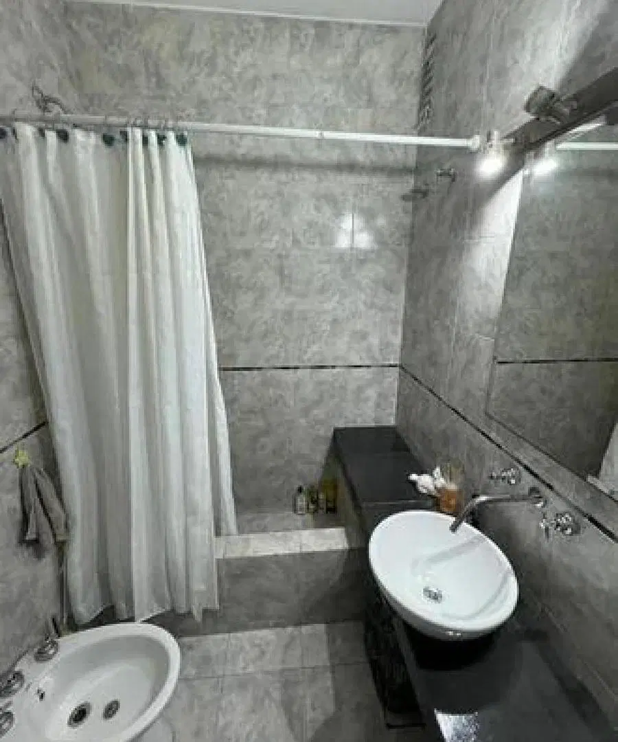 Departamento en venta - 2 Dormitorios 1 Baño - 72Mts2 - Ramos Mejía 2