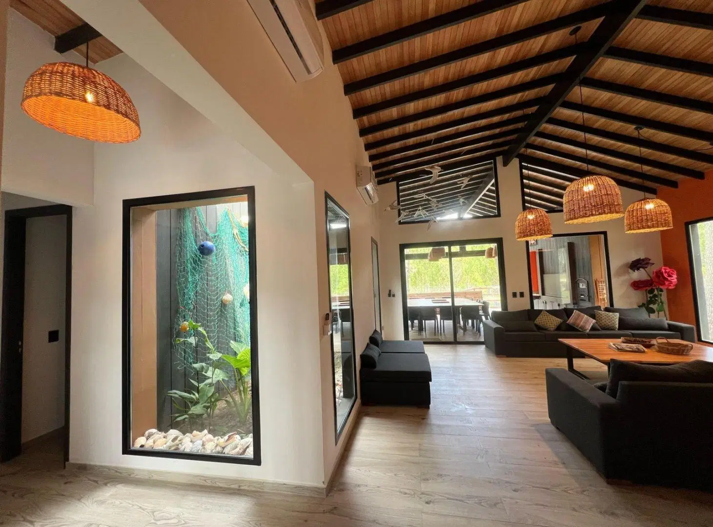 Casa en venta - 5 Dormitorios 7 Baños - Pinamar 4